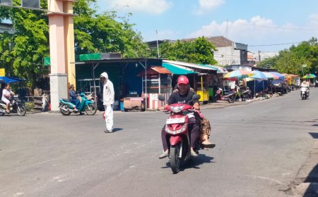 Warga Perumtas 3 Sidoarjo Adukan Pasar Minggu ke Bupati