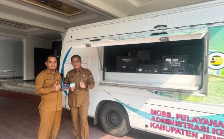 Dispendukcapil Jember Terapkan Layanan Aktivasi KTP Digital Keliling