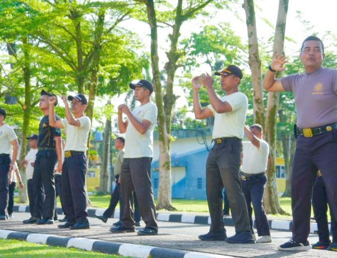 Satpam UNP Kompak Ikut Senam Jumat, Kebugaran Jadi Modal Jaga Keamanan Kampus