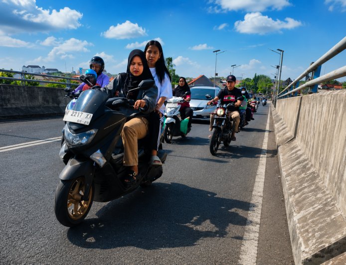 Pengendara Kuatir, Sambungan Flyover Tenggulunan Candi Berlubang, Dinas PU Sidoarjo Segera Lakukan Perbaikan