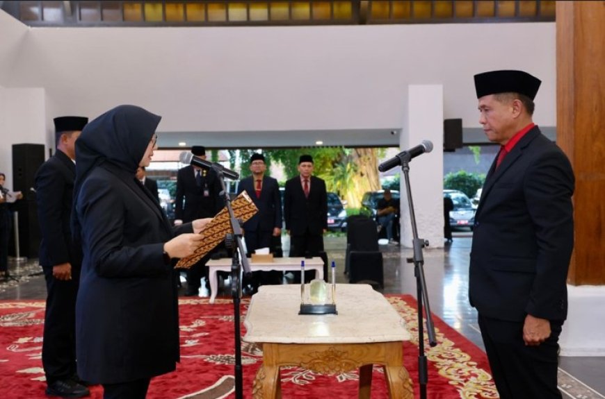 Bupati Ipuk Fiestiandani Lantik Suyanto Waspo Tondo Wicaksono Sebagai Sekda Banyuwangi