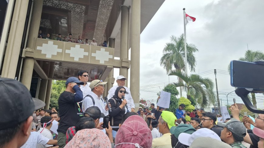 10 Ribu Warga Jember Gelar Aksi Dukungan MBG, DPRD Siap Teruskan Aspirasi ke Pemerintah Pusat