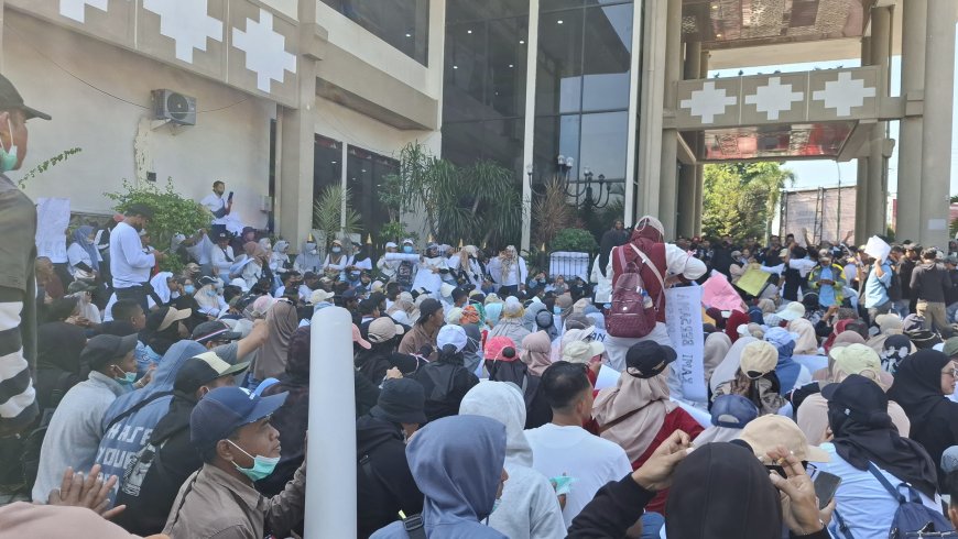 Demo Susulan di DPRD Jember, Massa Pendukung MBG Minta Pengawasan Program Prioritas Presiden
