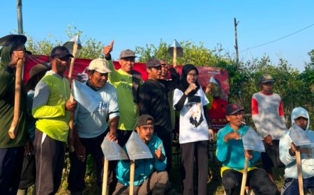 Bulan Bung Karno, Anggota DPRD Banyuwangi Fraksi PDI Perjuangan Dhea Sartika Gelar Doa Bersama dan Bagikan Alat Pertanian