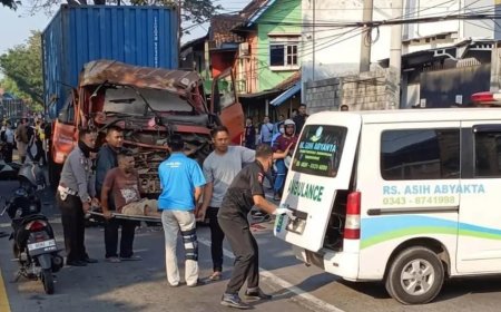 Diduga Rem Blong, Truk Kontainer Libas Lima Motor, Tiga Tewas di Pandaan Pasuruan