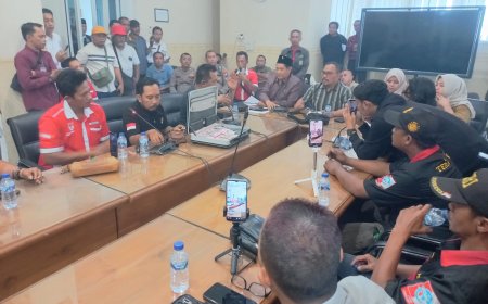 LSM Geruduk DPRD Situbondo, Sikapi Pernyataan Penjualan Ternak Demi Biaya Berobat Warga