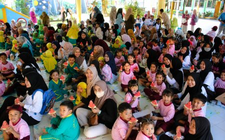 Hari Anak Nasional Jadi Ajang Edukasi, Ratusan Anak TK Lahap Semangka dan Melon Lokal dari R-sb