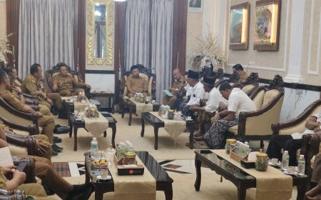 Audiensi ke Bupati Bondowoso, Warga Ramban Kulon Minta Kades Diberhentikan