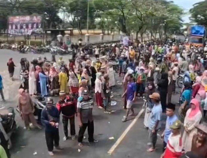 Puluhan Warga Pasuruan Desak Marinir Evaluasi Latihan Demi Jaminan Keselamatan Permukiman Warga Sekitar