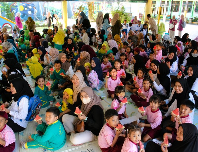 Hari Anak Nasional Jadi Ajang Edukasi, Ratusan Anak TK Lahap Semangka dan Melon Lokal dari R-sb