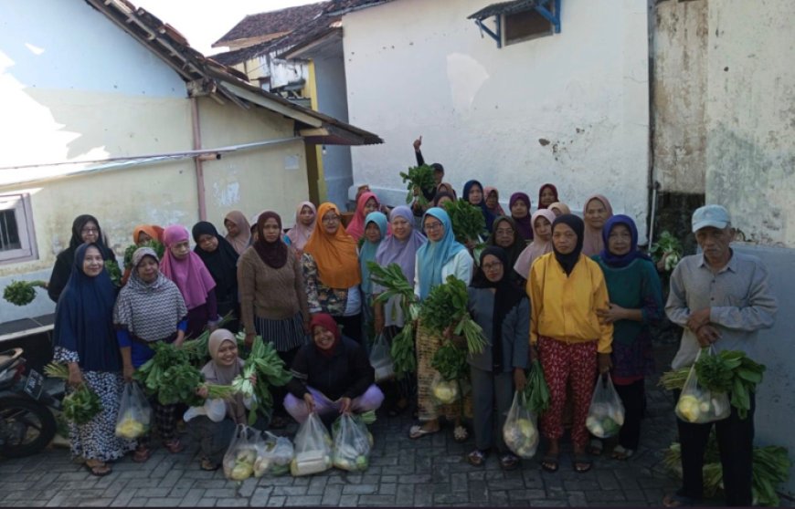 Anggota DPRD Banyuwangi Fraksi PDI Perjuangan Pramudita Maharani Saputri Gelar Doa Bersama dan Pembagian Sembako Peringati Bulan Bung Karno