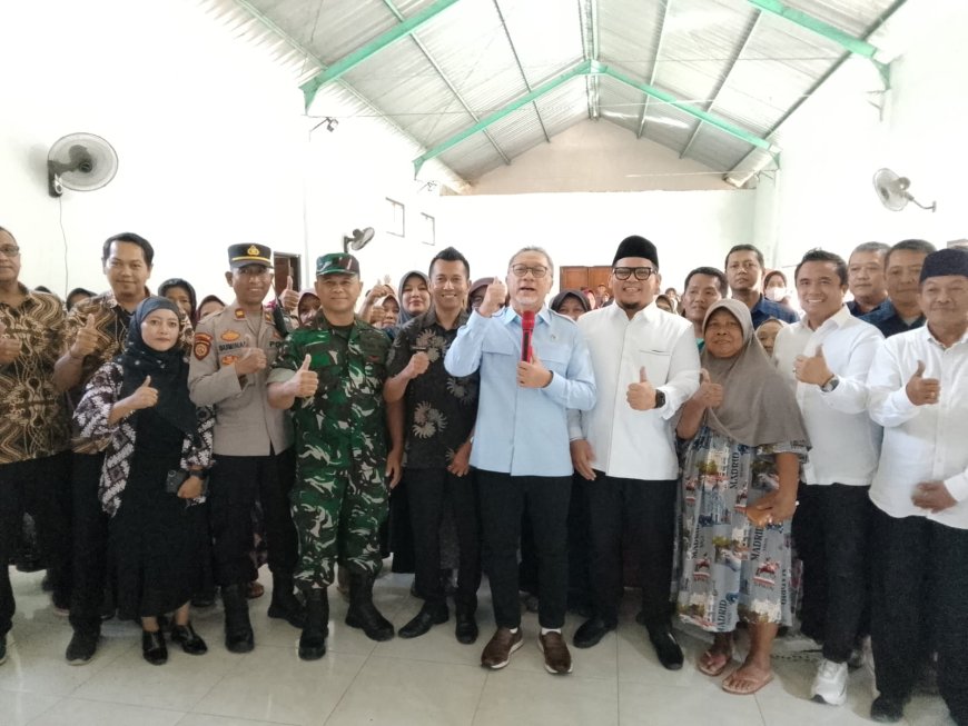 Zulhas Kunjungi Bondowoso, Kades Koncer Kidul Sampaikan Terimakasih dan Warga Terima Ratusan Paket Sembako Langsung